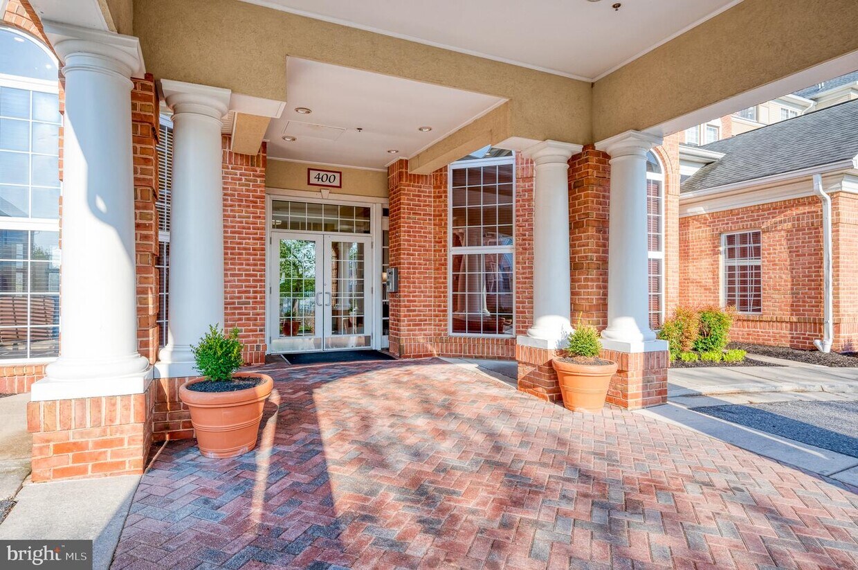 400 Symphony Cir Unit 251D, Cockeysville, MD 21030 Room for Rent in