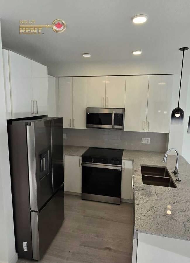 Building Photo - 5504-5504 Brydon Crescent