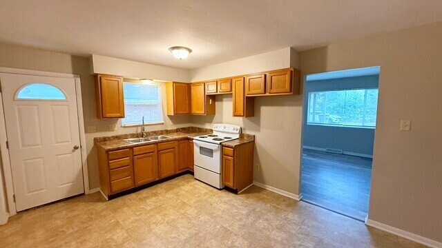 Foto del edificio - SOUTH BROAD RIPPLE 2 BEDROOM RECENTLY UPDATED!