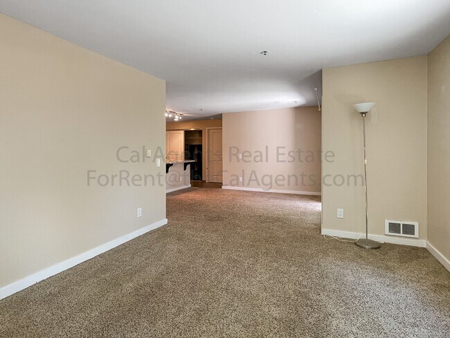 Foto del edificio - 6400 Christie Ave