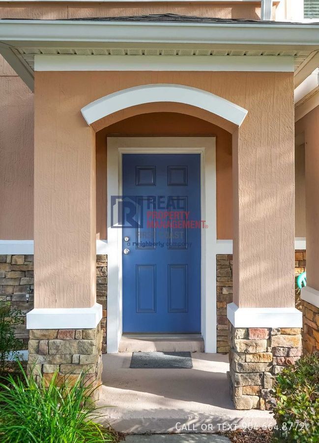 Foto del edificio - Beautiful Townhome with Screened-in Porch ...