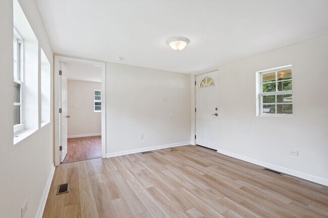 Foto del edificio - Nicely Updated 2 Bedroom in Hillsborough!