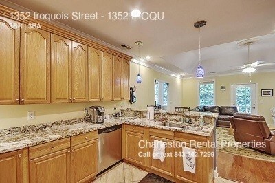 Building Photo - 1352 Iroquois St