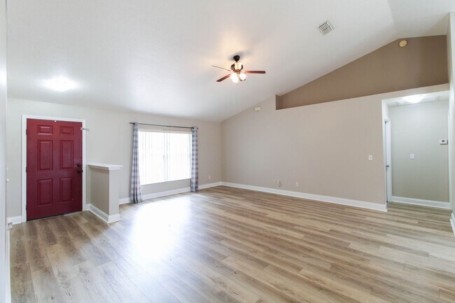 Building Photo - 10041 Crenshaw Cir