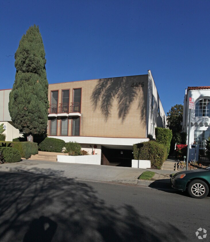 Foto del edificio - 4415 Ambrose Ave