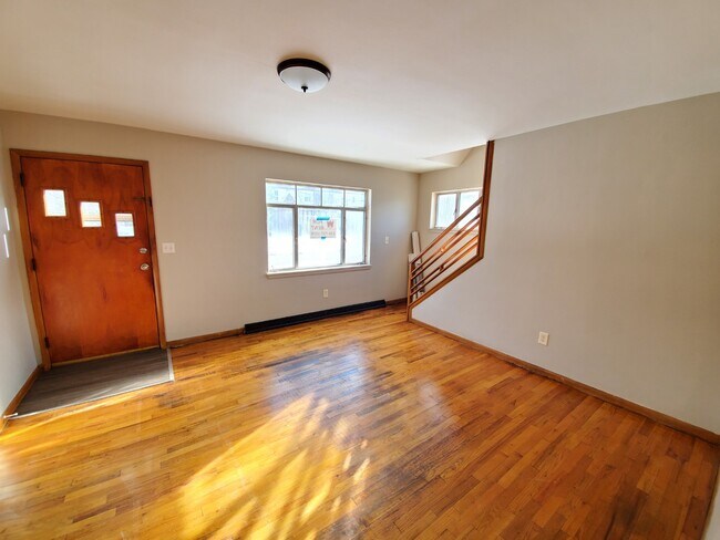 Foto del edificio - Three bedroom two bathroom home for rent
