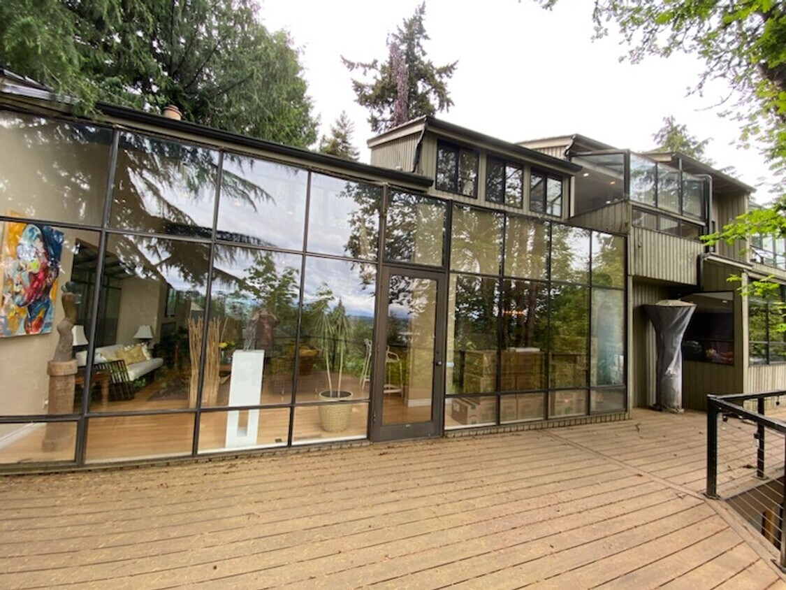 Primary Photo - Mercer Island modern house W/a finished MI...