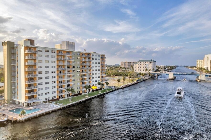 Photo - 2900 NE 30th Street Unit 2L