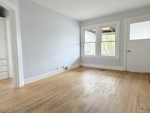 Building Photo - 1022-1022 Gladstone Ave