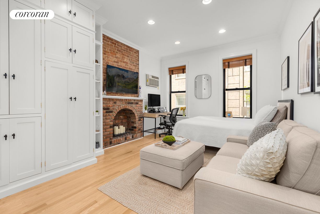 Primary Photo - 425 W 24th St