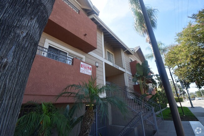 Building Photo - 21350 Parthenia St