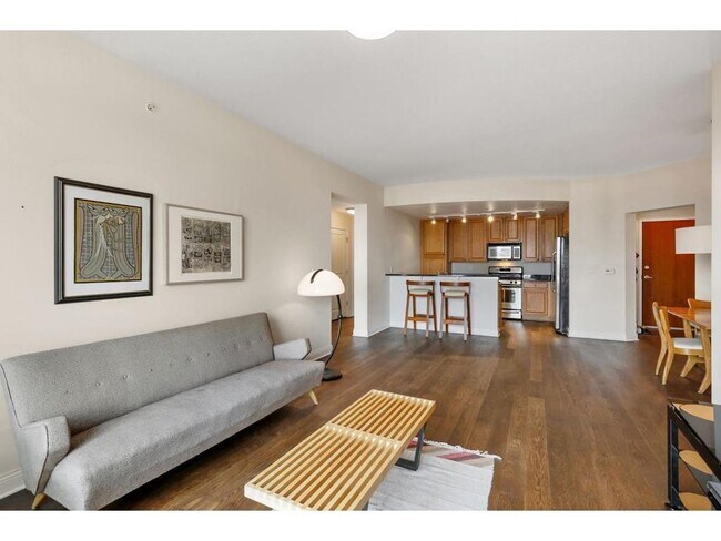 Foto del edificio - 100 3rd Ave S