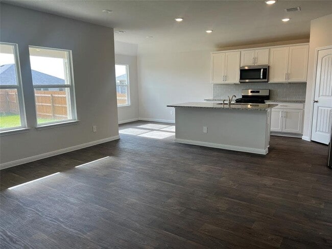 Foto del edificio - 218 Bethpage Dr