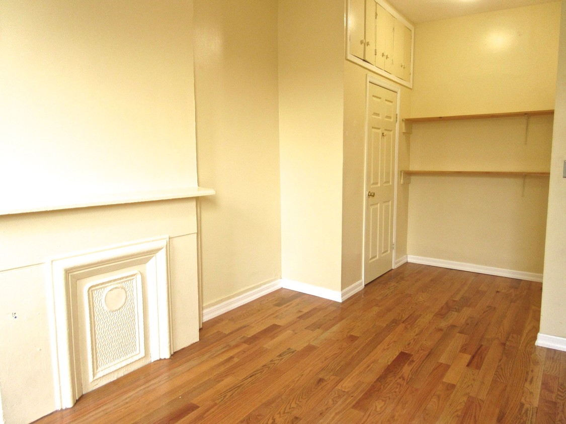 Primary Photo - 525 Gates Ave