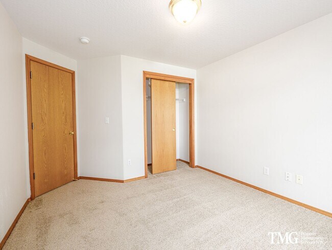 Building Photo - Beautiful 3-Bedroom Ranch Home with a Spac...