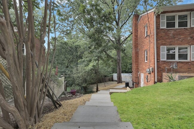 Building Photo - 644 S Illinois St