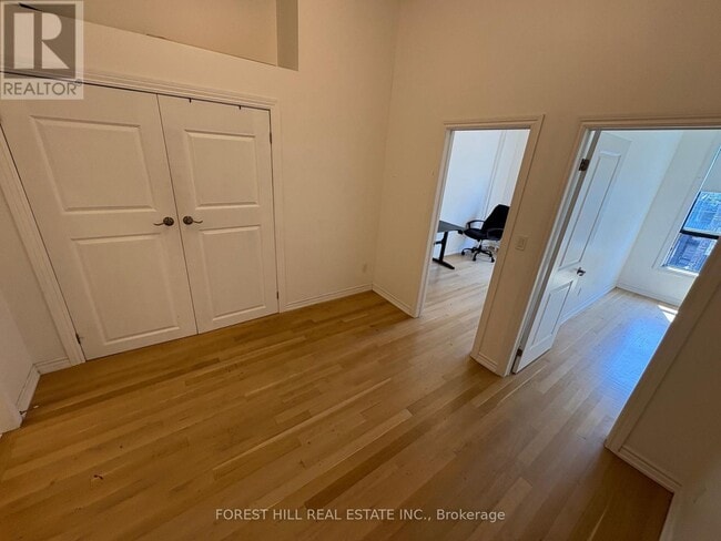 Photo du bâtiment - 756 Queen St W