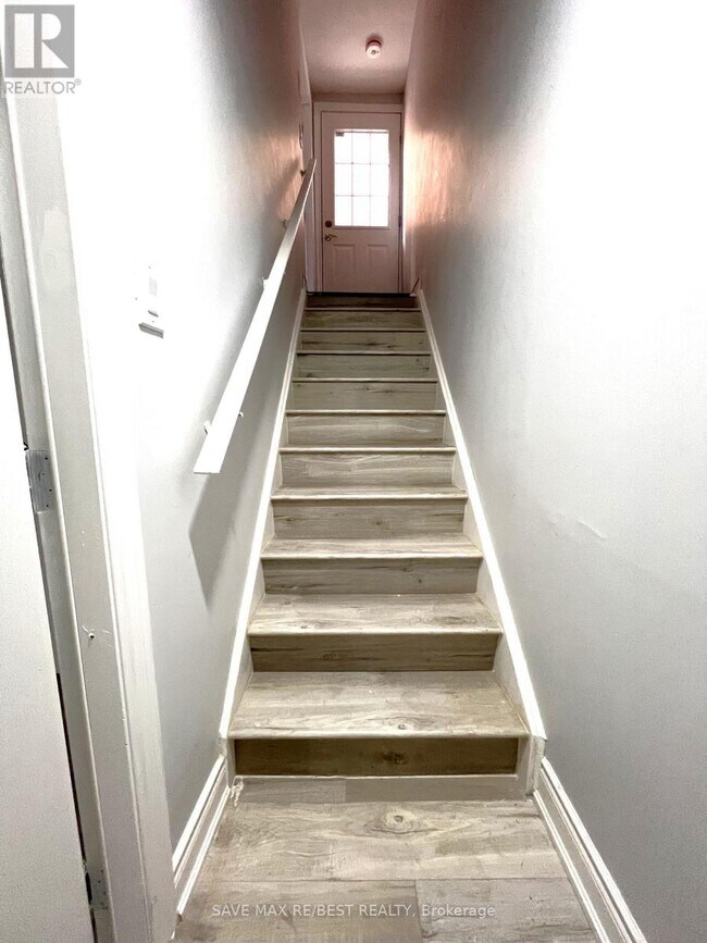 Photo du bâtiment - 116 Leadership Dr