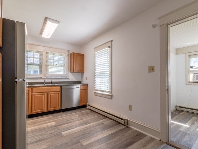 Building Photo - Year Round Cottage Close to Bethany