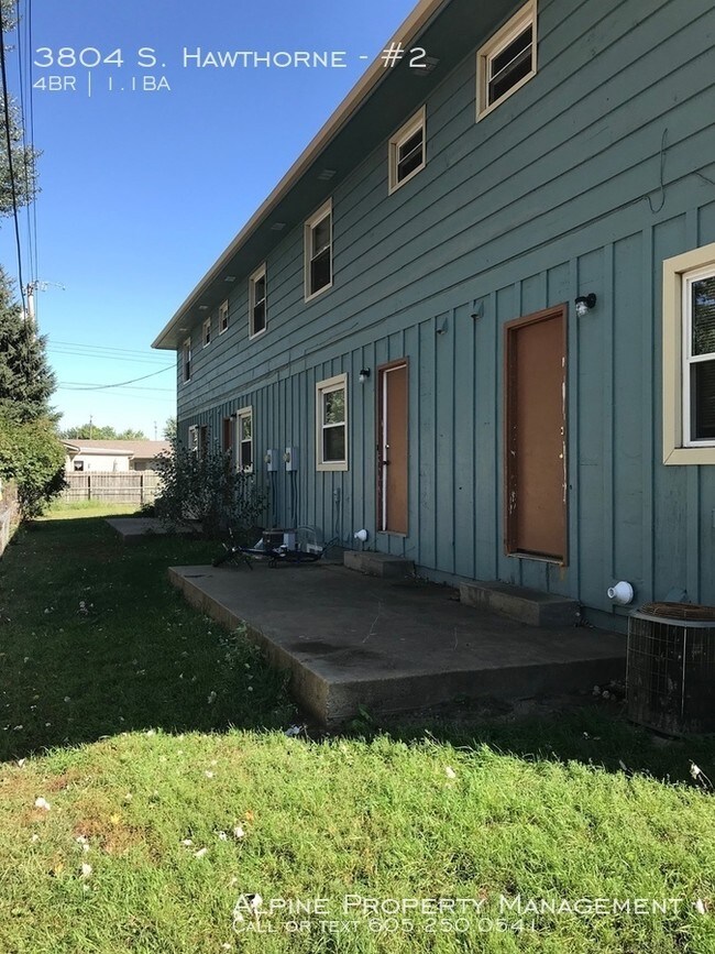 Building Photo - 3804 S Hawthorne Ave