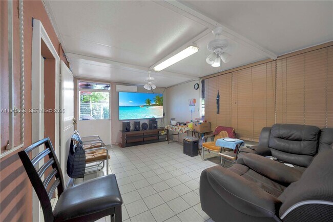 Foto del edificio - 334 E 18th St