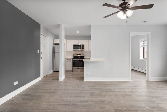 Foto del edificio - 6826 N Ridge Blvd