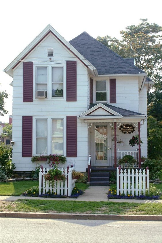 Modern Victorian - 12 Genesee St