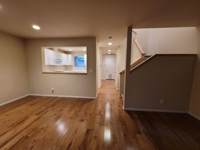 Foto del edificio - 2 Bedroom Townhome in Desirable Summerwind!