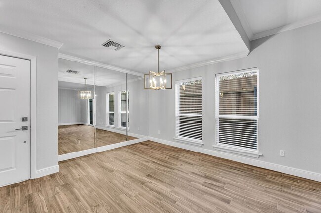 Foto del edificio - 1829 Bering Dr