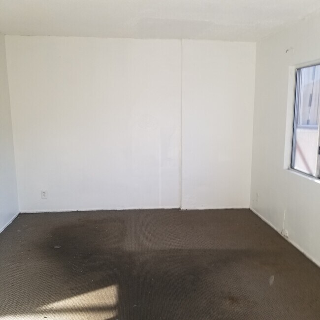 Building Photo - 133 W 81st St