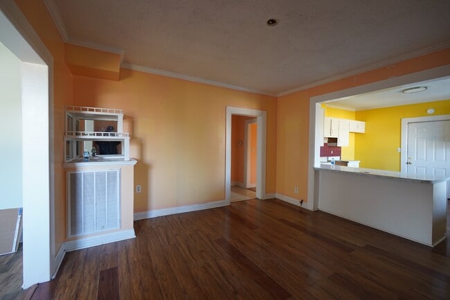 Building Photo - 606 W Tunstall St