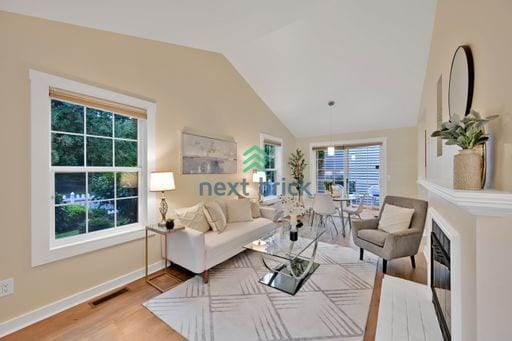 Building Photo - Charming 2-Bedroom Cottage in the Heart of Kirkland!