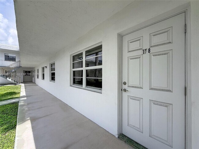 Foto del edificio - 6211 SW 37th St