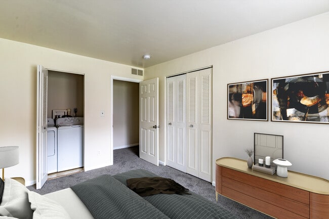 Foto del edificio - Windsor Forest Townhomes