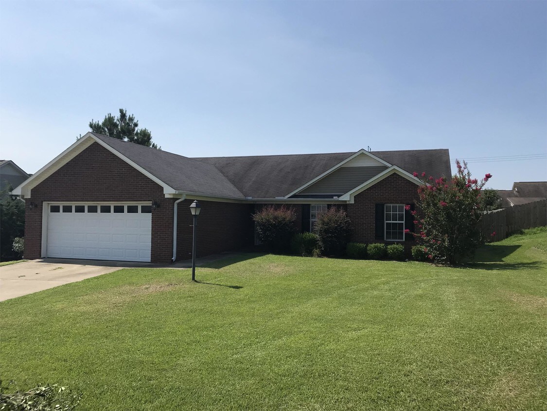 Foto principal - 214 Eagles Nest Ln