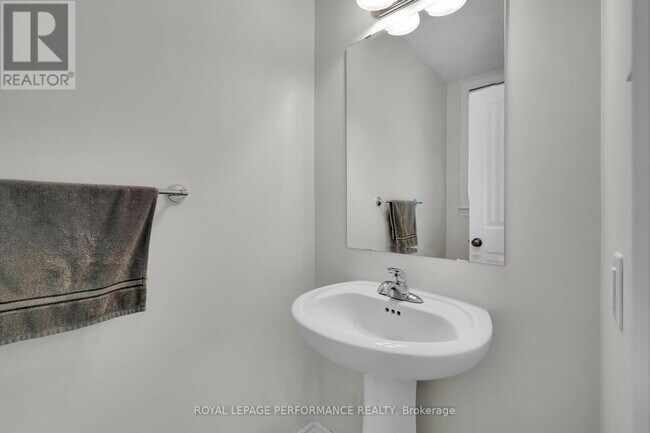 Building Photo - 429 Gerry Lalonde Dr