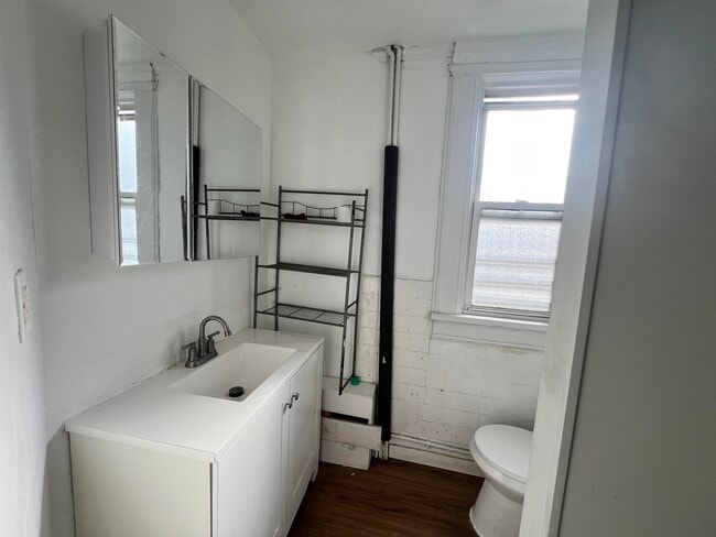 Building Photo - 69 Clarke Ave