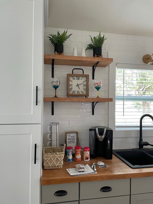 Building Photo - 5582 Millbend Pl