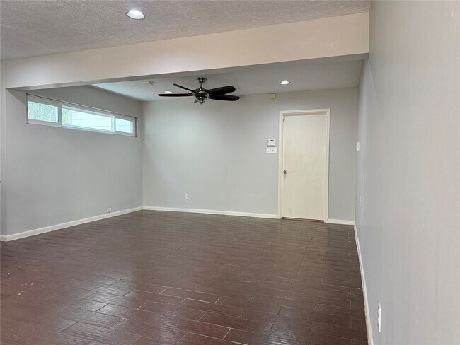 Foto del edificio - 11318 Briar Forest Dr