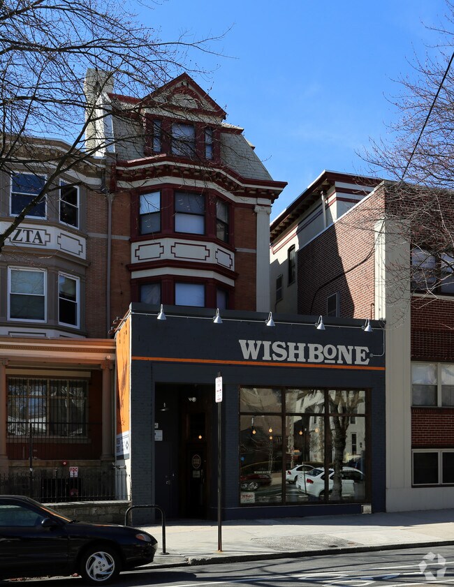 Building Photo - 4034 Walnut St