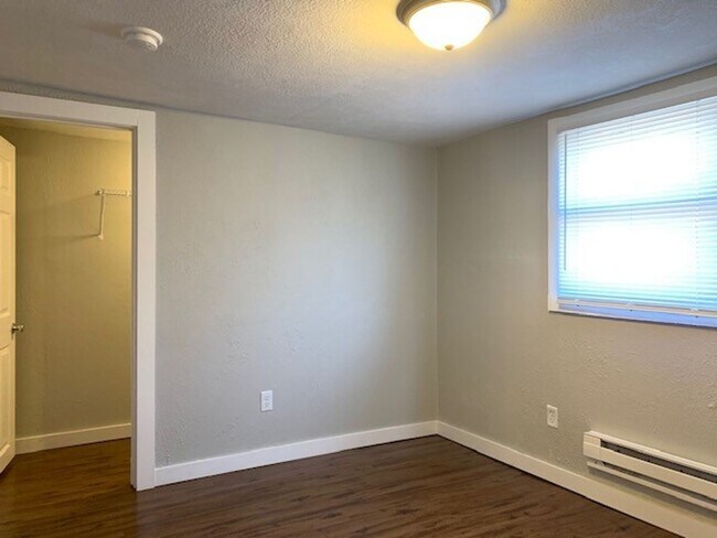 Building Photo - 1 BEDROOM 1 BATH HOUSE