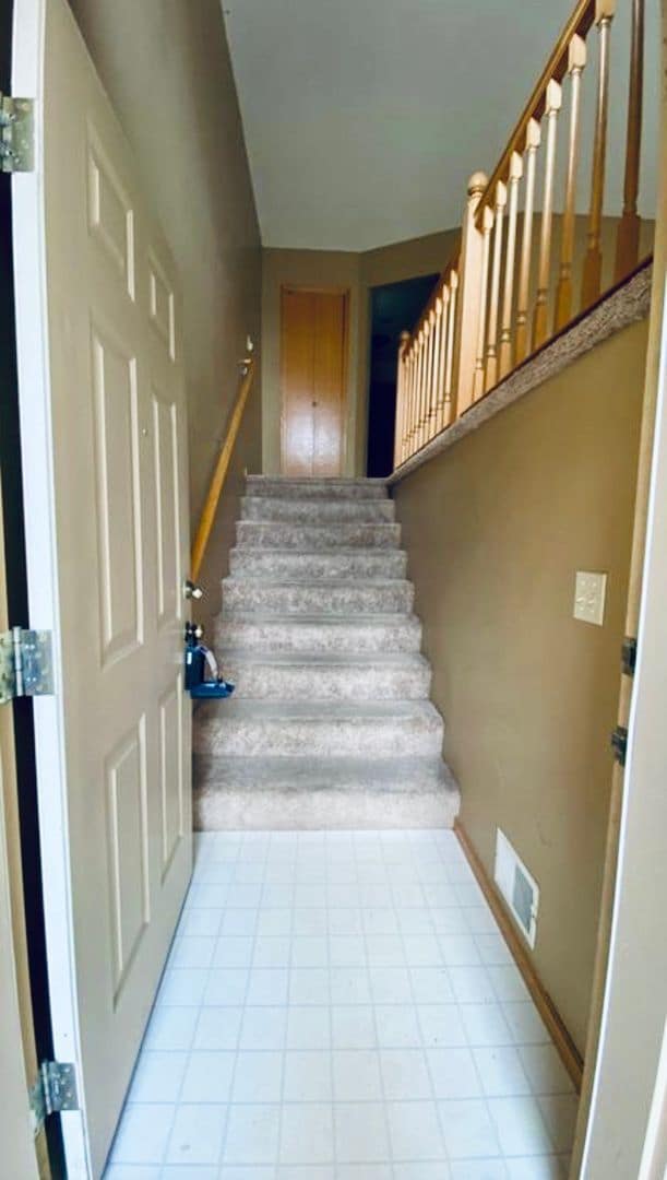 Building Photo - Spacious 2-Bedroom, 2.5 Bathroom, Tri-Leve...