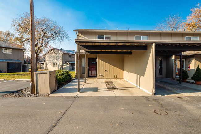 Parking and Front Door - 333 N Eagle Glen Ln