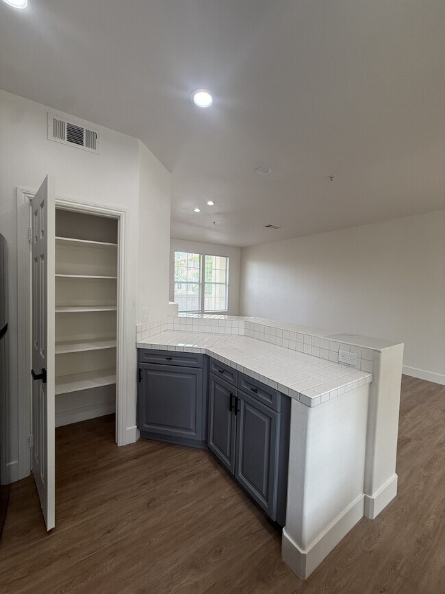 Foto del edificio - 488 W Summerfield Cir