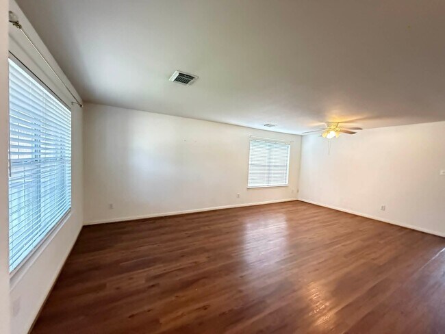 Foto del edificio - 4710 Meadowthorn Ct