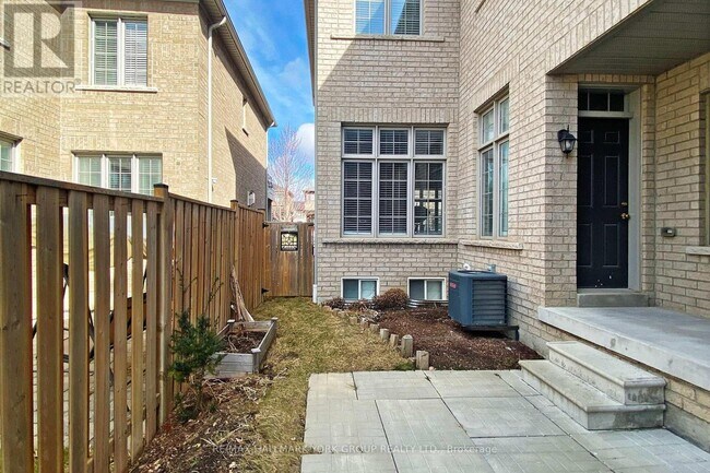 Building Photo - 90 Braebrook Dr