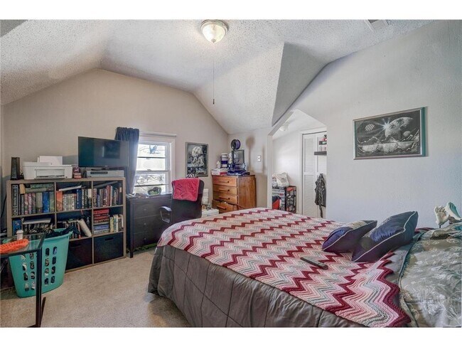 Foto del edificio - 309 Cedar Lake Rd N