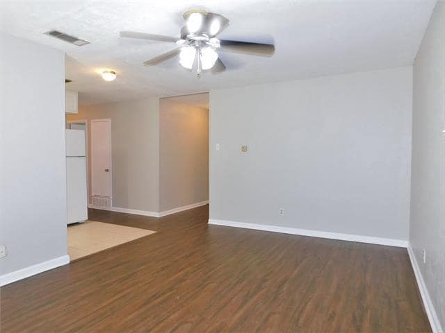 Building Photo - 443 Sweetbriar Dr