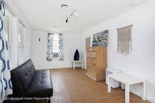 Foto del edificio - 535 1/2 Brielle Rd