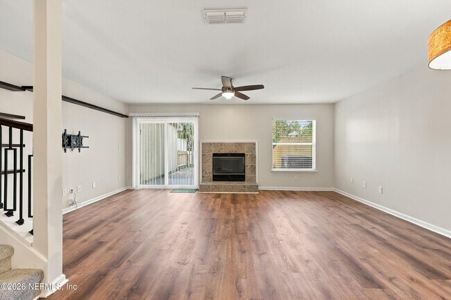 Foto del edificio - 3622 Caroline Vale Blvd